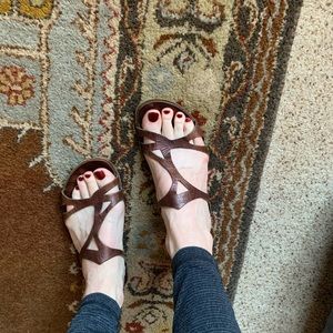 Cydwoq slip on sandals